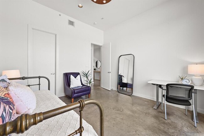 Building Photo - 2525 S Lamar Blvd