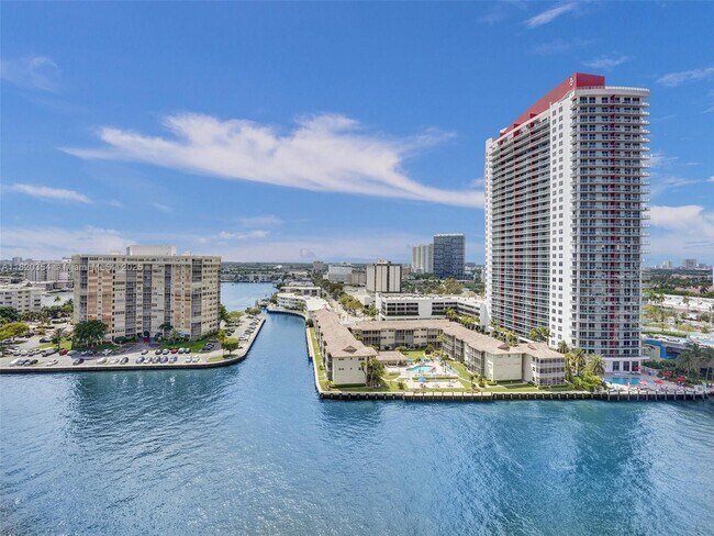 Building Photo - 1833 S Ocean Dr
