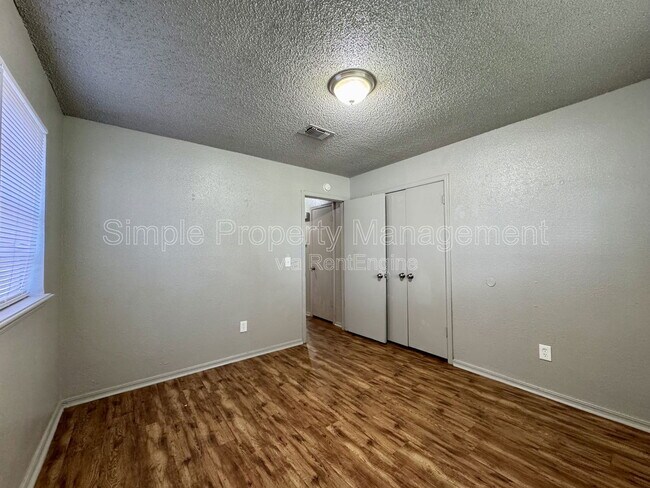 Building Photo - 4717 Creekwood Dr