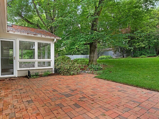 Building Photo - 421 Blairmore Dr