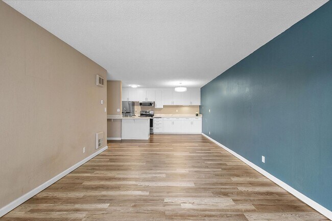 Building Photo - 960 Shorepoint Ct