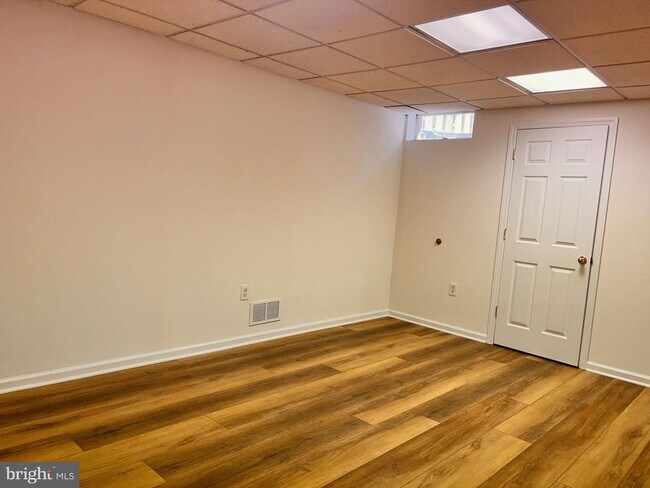 Building Photo - 13 Benjamin Rush Ln