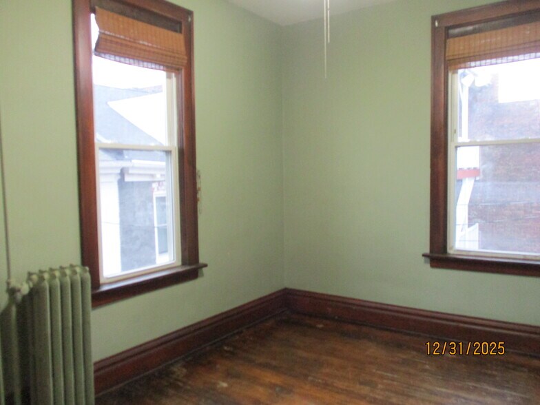 Building Photo - 140 Loras Blvd