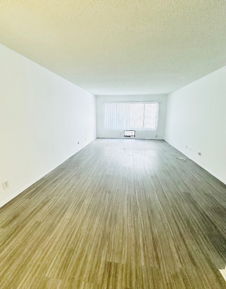 Building Photo - 440 Hayworth Ave