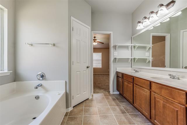 Building Photo - 14528 Little Anne Dr