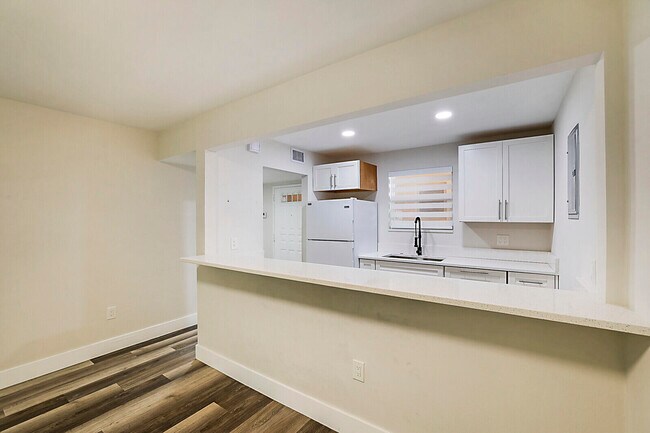 Building Photo - 1235 Mariposa Ave