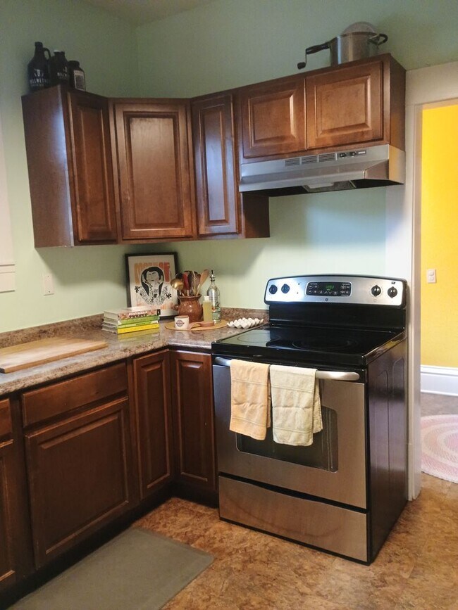 Building Photo - Spacious Craftsman in the Heart of North Spokane