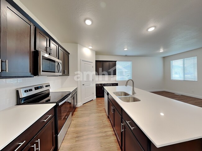 Building Photo - 7391 S Copper Rim Dr