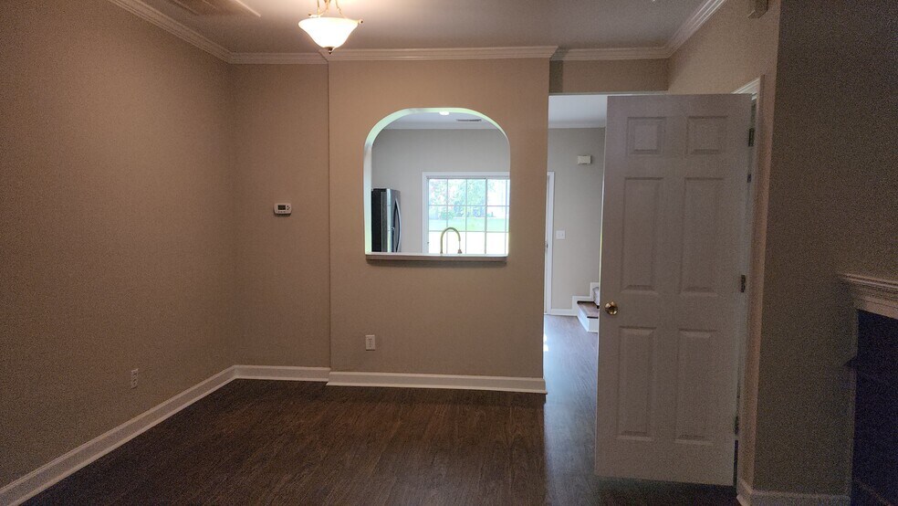 Building Photo - 2222 Valley Haven Dr