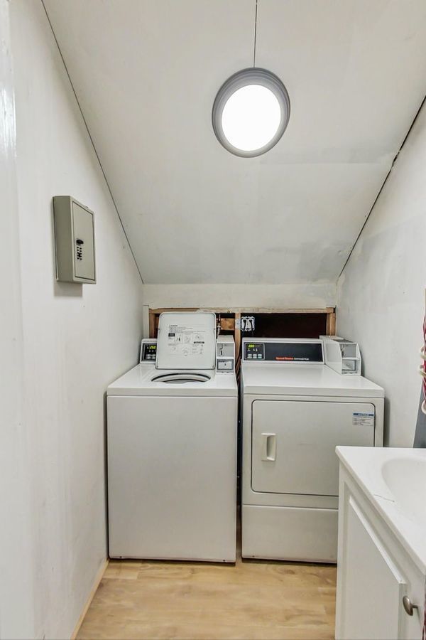 Building Photo - 1444 1st Ave Pl