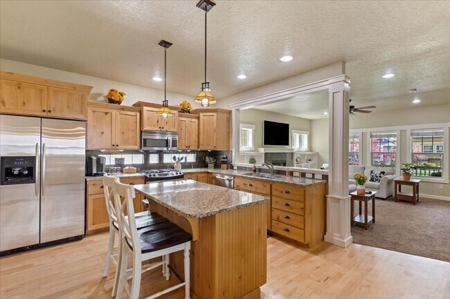Building Photo - 3-Bedroom Craftsman-Style Home