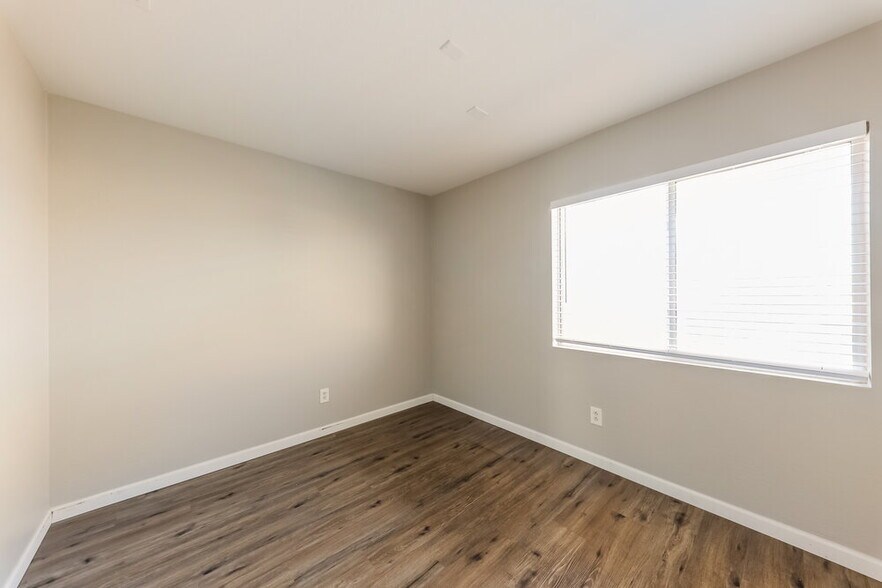 Building Photo - 12754 W Cherry Hills Dr