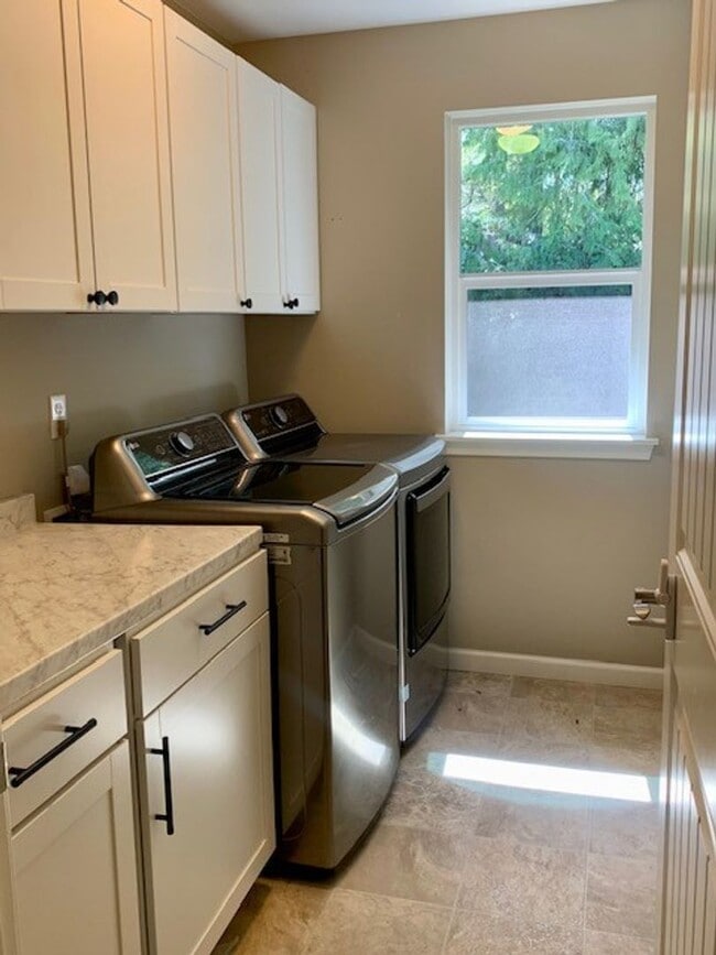 Building Photo - 3 Bedroom Home in Freestone at Bayside