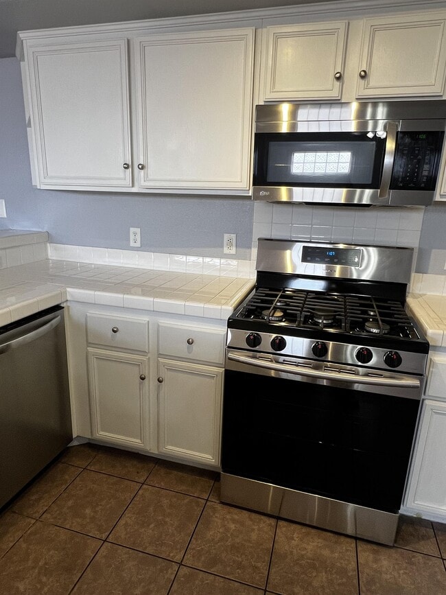 Building Photo - 6905 Cobre Azul Ave