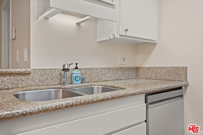 Building Photo - 7740 Redlands St