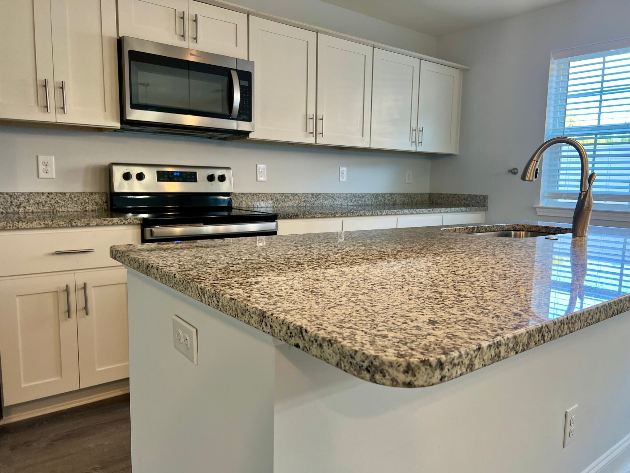 Building Photo - 609 37th Ave N