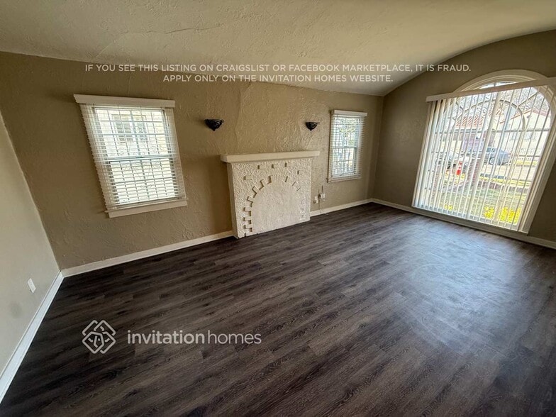 Building Photo - 2062 W 65th St