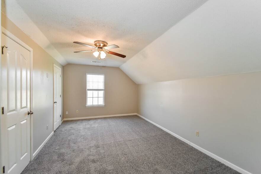 Building Photo - 7457 Lee Ann Dr