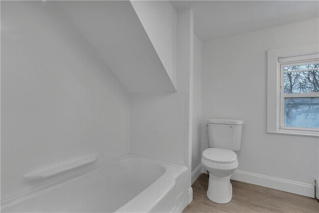 Building Photo - 115 Campbell Ave