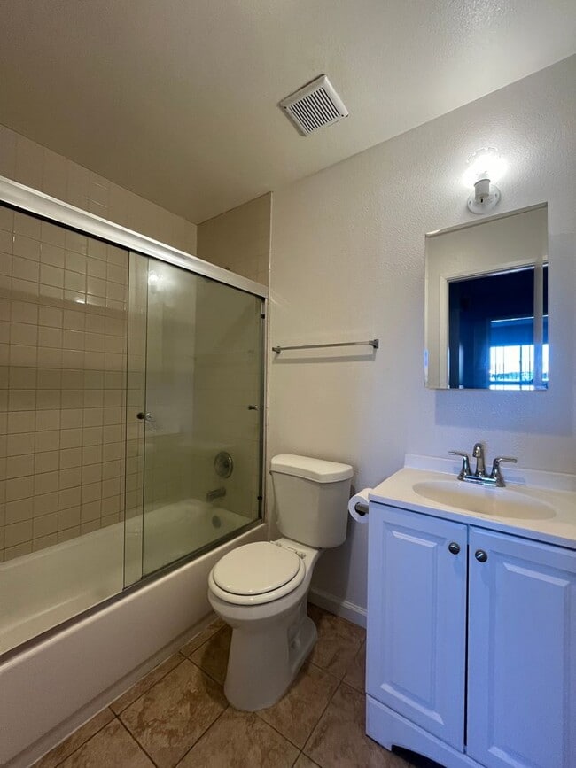 Building Photo - Beautiful 3-Bedroom, 2-Bath Home with Gara...