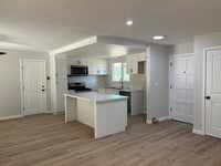 Building Photo - 4064 Chestnut Ln