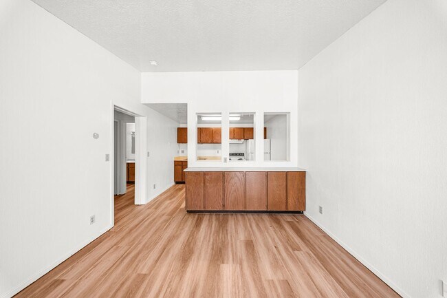 Building Photo - 600 N 2450 E