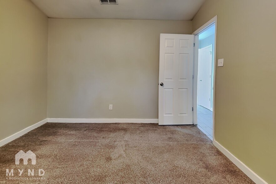 Building Photo - 3732 Farm Field Ln