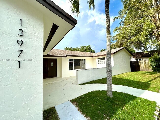 Primary Photo - 13971 SW 112th St