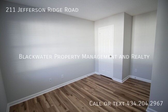 Building Photo - 211 Jefferson Ridge Rd