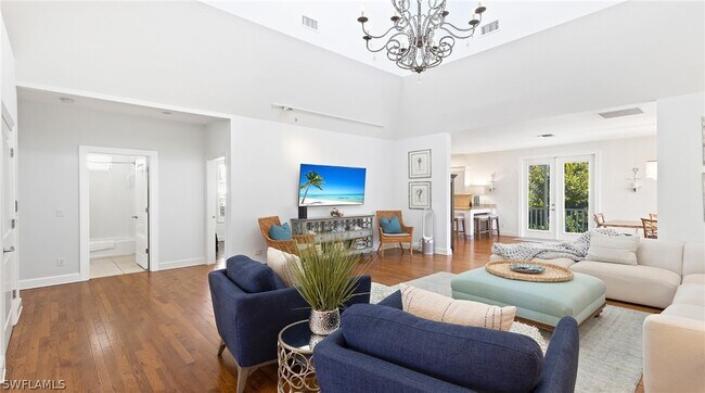 Building Photo - 877 7th St S