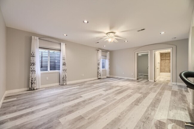 Building Photo - Luxury Living Awaits in this Grant Ranch H...