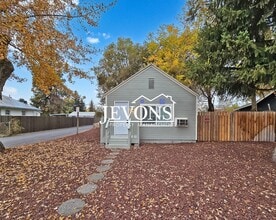 Building Photo - 812 S 10th Ave