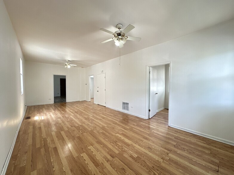 Building Photo - 1717 N Kimball Ave