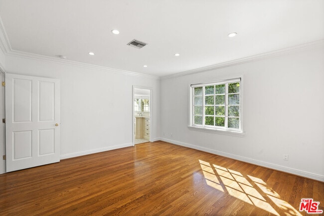 Building Photo - 1240 N Doheny Dr