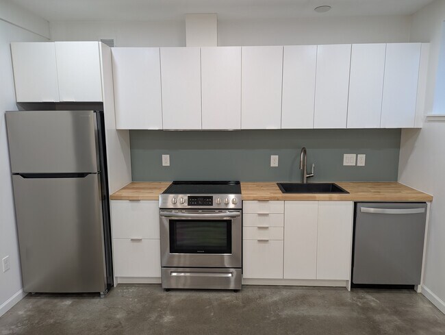 Building Photo - 2818 NE FREMONT ST