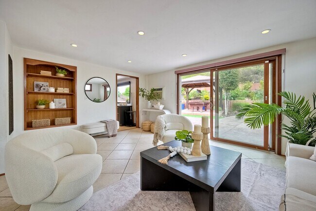 Building Photo - Charming 4-Bedroom Home in Bay Park — Move-In Special!!!