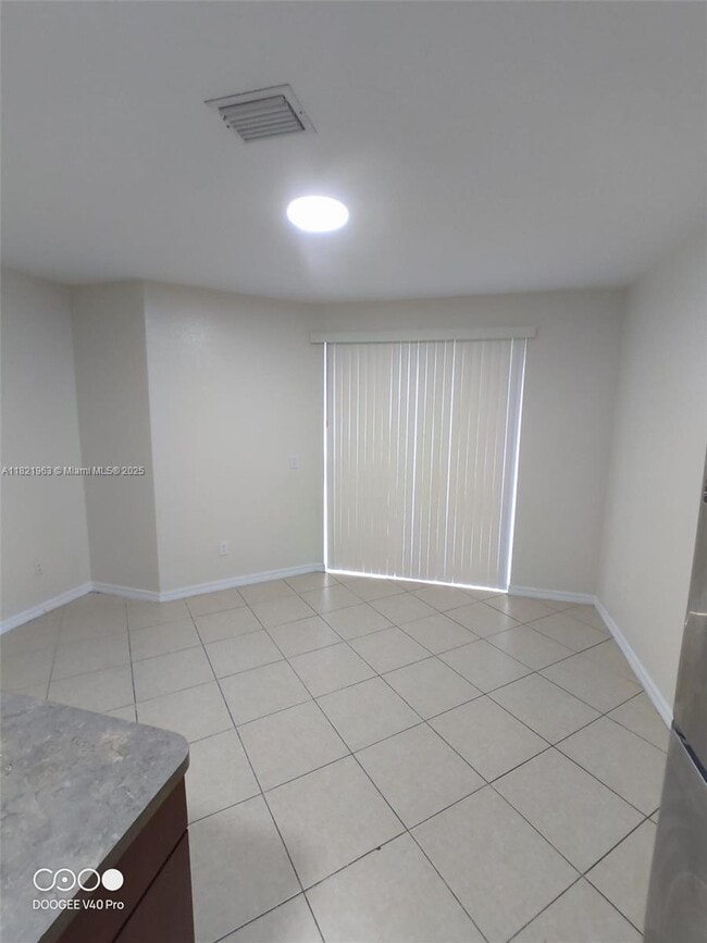 Building Photo - 1936 Alamanda Way