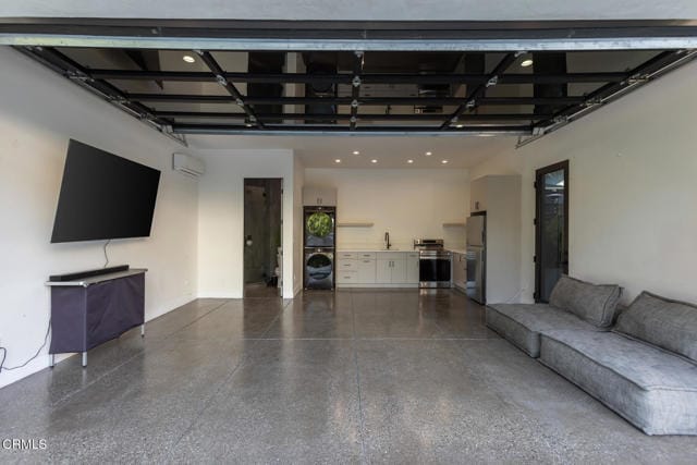 Building Photo - 620 Houseman St