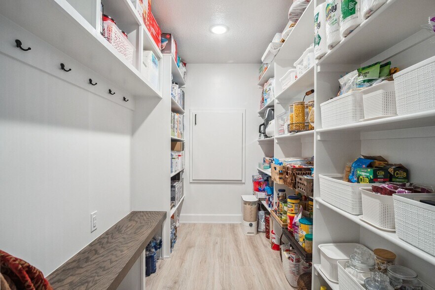 Building Photo - 6195 Hilltop Ct