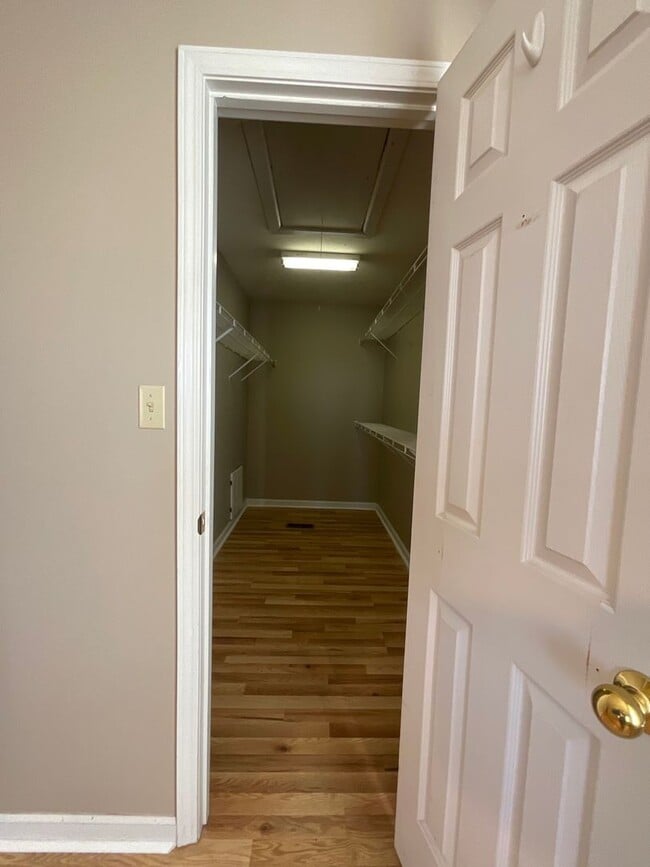 Building Photo - Greenback 37742 - 3 bedroom, 3.5 bath home with bonus room/possible 4th bedroom - Call Terri Kerr...