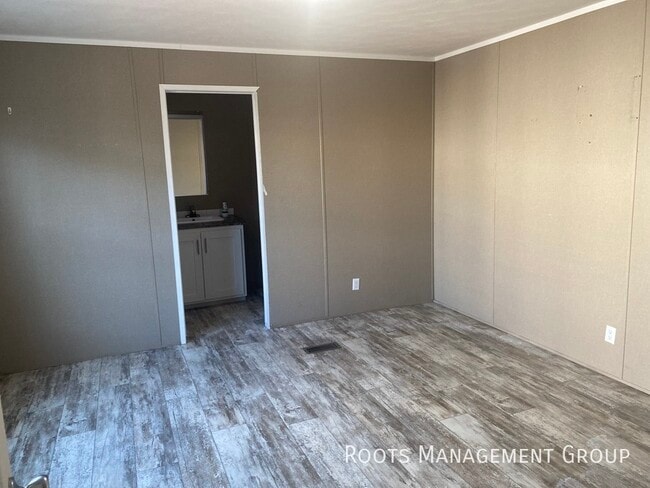 Building Photo - Home Available to Lease or Purchase - Appl...