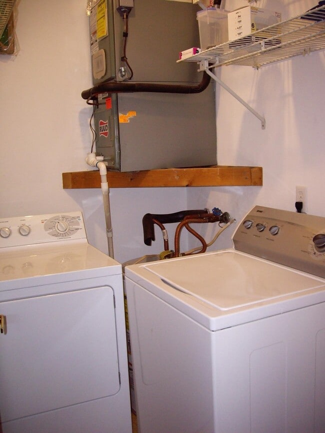 Building Photo - 2111 Victory Garden Ln