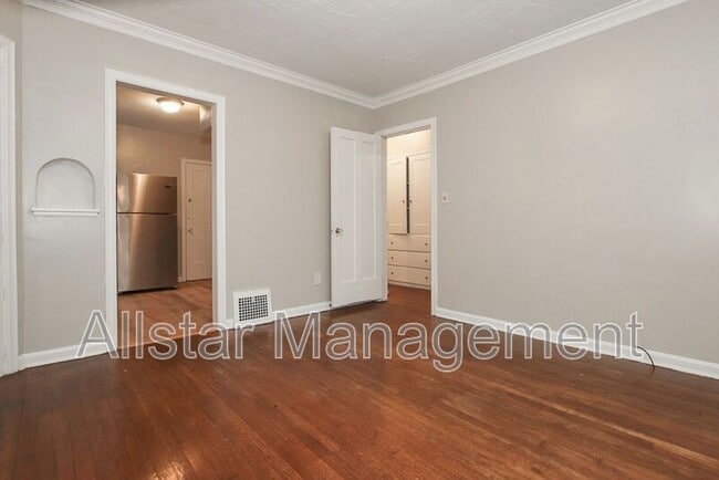 Building Photo - 1533 Genesee Rd