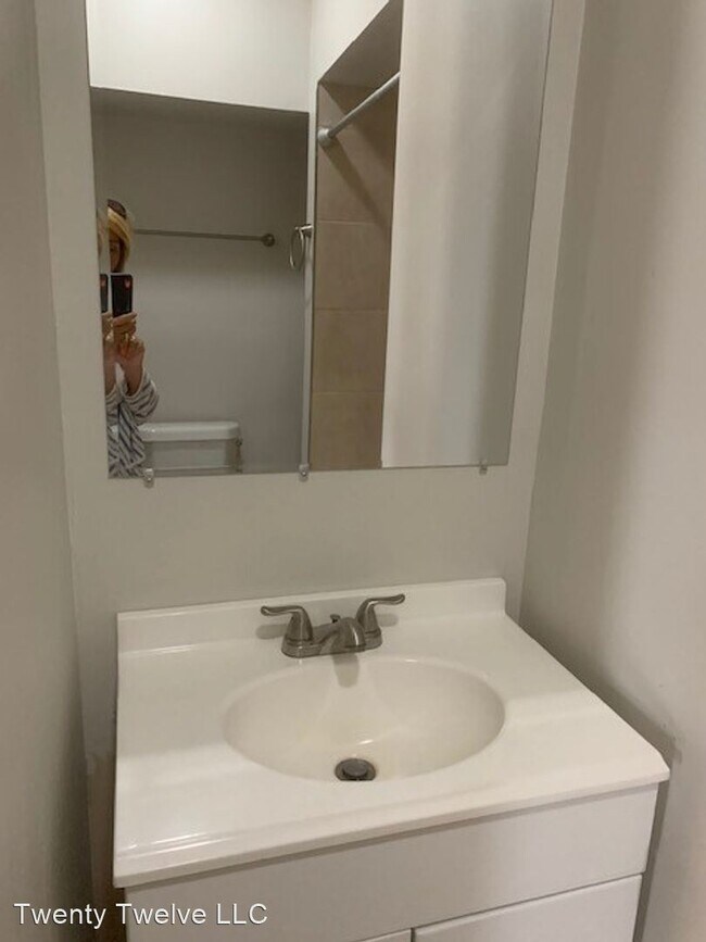 Building Photo - 1 br, 1 bath Apartment - 63-65 Larch Street