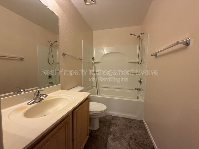 Building Photo - 1677 S Peppertree Dr