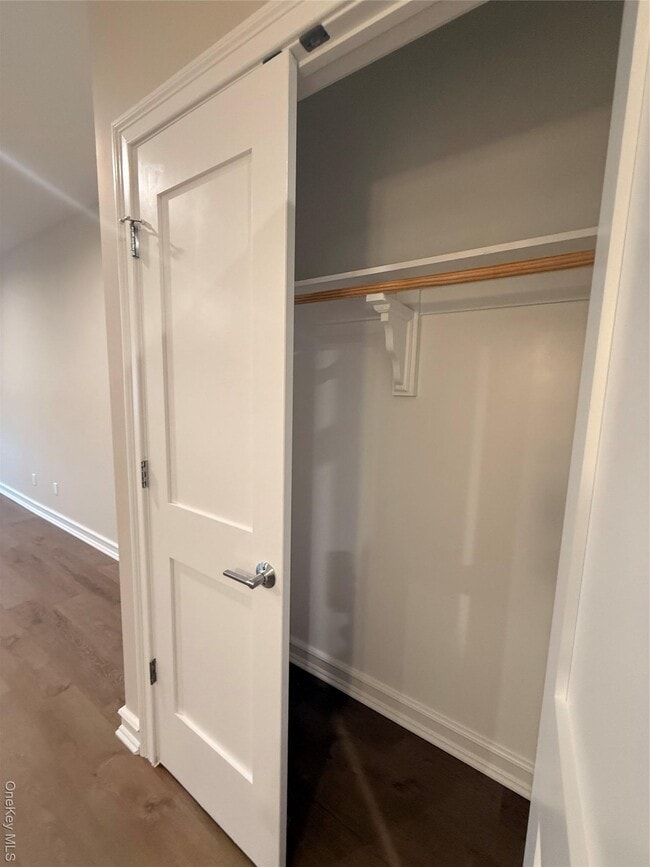 Building Photo - 122 Greenwich Ave