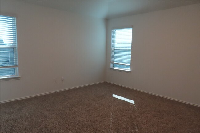 Building Photo - 24438 Elmwood Falls Dr