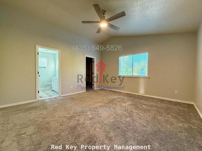 Building Photo - 970 W Single Family Home