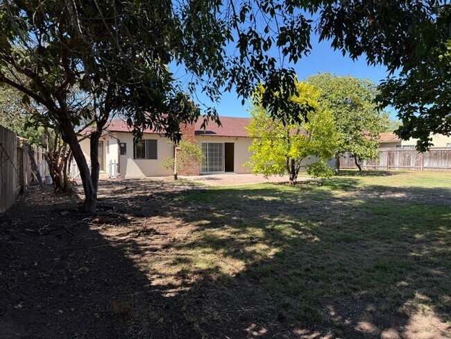 Building Photo - 4675 Verdugo Pl