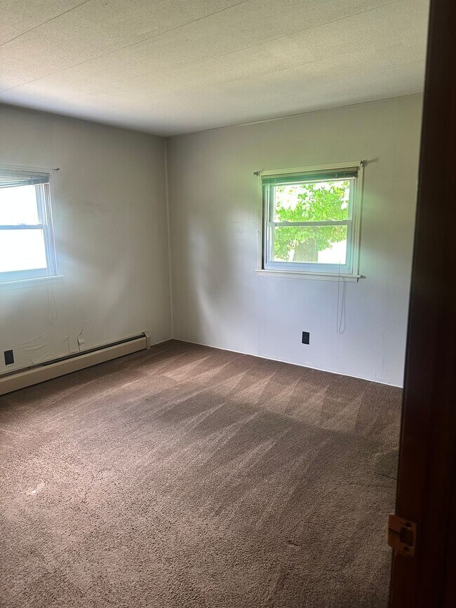 Building Photo - 3 Bed / 1.5 Bath Single-Family Home – Near Shippensburg Borough